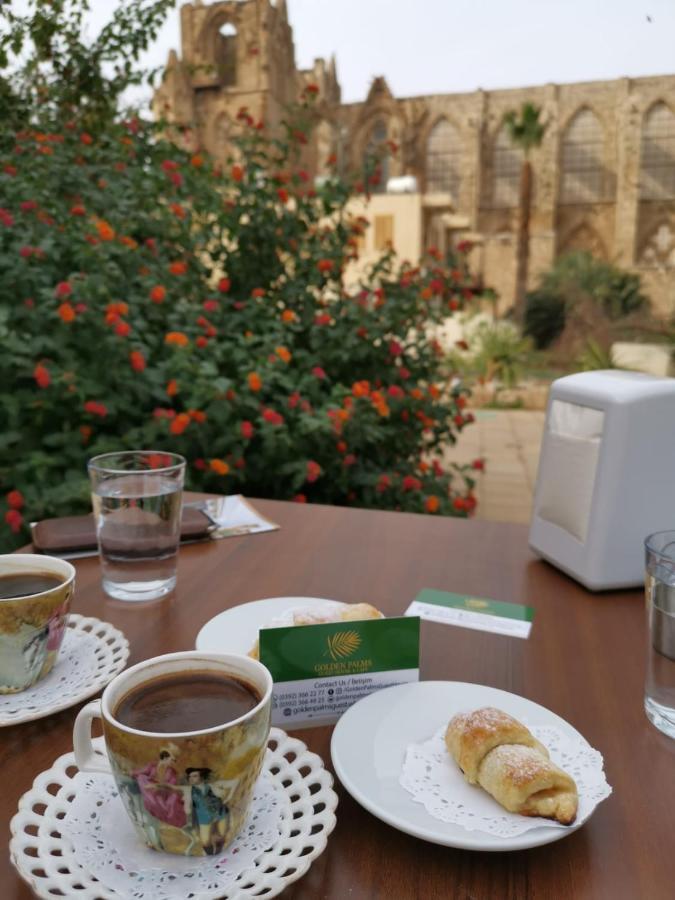 Golden Palms Guest House & Cafe 파마구스타 외부 사진