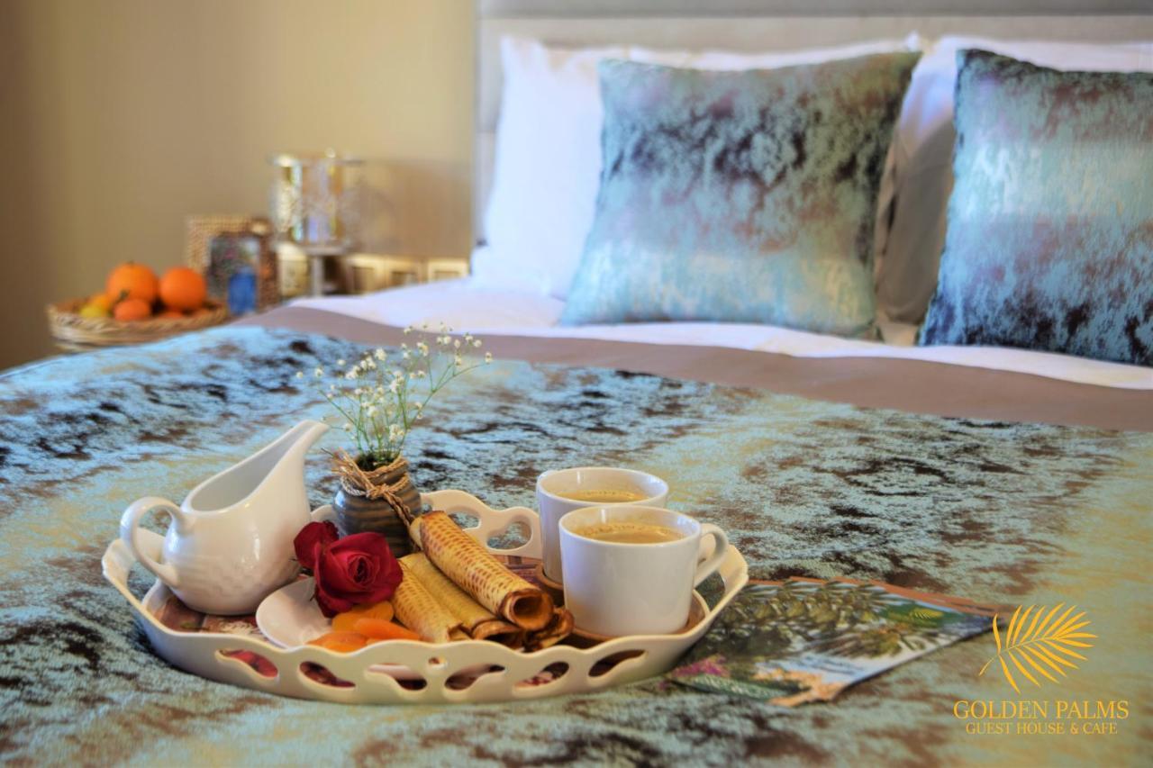 Golden Palms Guest House & Cafe 파마구스타 외부 사진